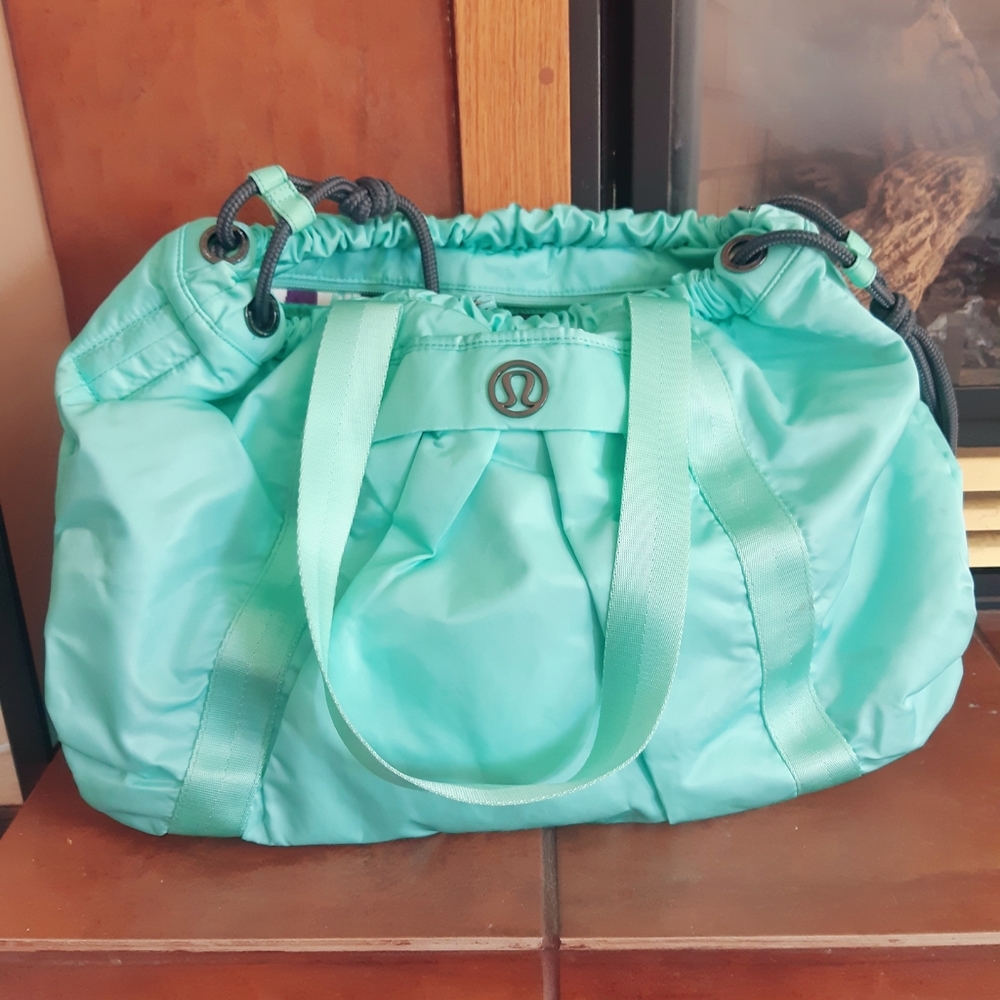 Lululemon yoga mat tote bag